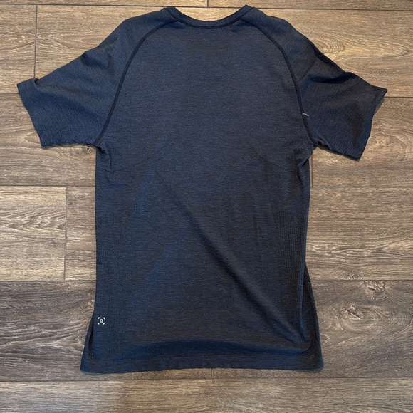 Men's Lululemon Metal Vent Tech Shirt - Size Medium - Color: Navy Blue - Picture 6 of 7